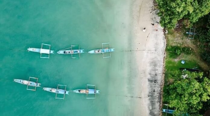 Pangandaran: Destinasi Wisata Eksotis di Jawa Barat dengan Pesona Pasir Hitam Putih dan Matahari Terbenam yang Memukau