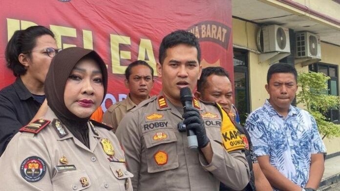 Kapolsek-Gunungputri-AKP-Aulia-Robby-Kartika-Putra