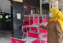 Atap SDN 29 Mekarjaya Depok Ambruk, Siswa Terpaksa Belajar Bergantian