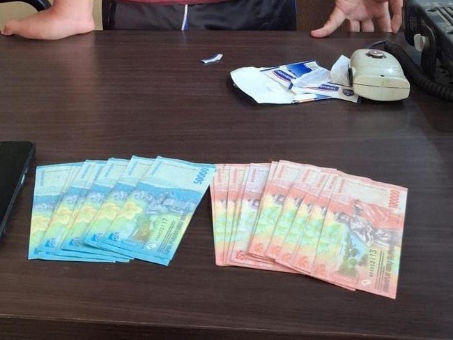penampakan-uang-palsu-pecahan-rp-50-ribu-dan-rp-100-ribu-dibawa-bocah-korban-kecelakaan-di-bekasi_43