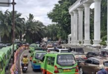 Kemacetan di Jalur Kota Bogor Akibat Arus Balik Wisatawan dari Puncak