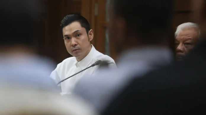 Harvey Moeis Harvey Moeis saat menjalani sidang putusan banding di Pengadilan Tinggi DKI Jakarta, Kamis (13/2/2025). Hukuman terhadapnya diperberat menjadi 20 tahun penjara dalam kasus korupsi tata niaga timah. Foto: Istimewa