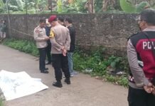 Jasad Pria Tak Dikenal dengan Luka Parah Ditemukan di Tengah Jalan, Warga Depok Geger