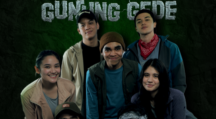Petaka Gunung Gede, Adaptasi Kisah Nyata yang Menjadi Film Horor Paling Dinantikan Ketegangan memuncak dalam film 'Petaka Gunung Gede', kisah nyata mendaki gunung yang berujung teror. Saksikan di bioskop mulai 6 Februari 2025! Foto: Istimewa