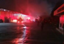 Kebakaran Pabrik Taro di Desa Cicadas, Gunung Putri Bogor