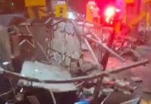 Gerbang Tol Ciawi Jadi Saksi Kecelakaan Tragis, Ini Kronologi Lengkapnya Petugas kepolisian melakukan evakuasi kendaraan yang terbakar akibat kecelakaan maut di Gerbang Tol Ciawi 2, Selasa (4/2) malam. Foto: Harnas.id/ Istimewa