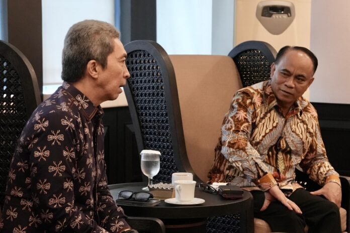 Menteri Koperasi dan UKM Budi Arie Setiadi bersama Walikota Terpilih Jawa Barat, Dedie A. Rachim, membahas strategi penguatan koperasi di Kota Bogor dalam pertemuan di Jakarta, 10 Februari 2025. Menteri Koperasi dan UKM Budi Arie Setiadi bersama Walikota Terpilih Jawa Barat, Dedie A. Rachim, membahas strategi penguatan koperasi di Kota Bogor dalam pertemuan di Jakarta, 10 Februari 2025.