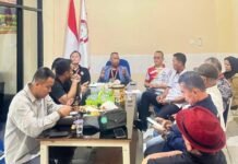 DPD KAI Lampung Gelar Rapat Persiapan Ramadan, Fokus pada Silaturahmi dan Layanan Hukum Gratis Ketua DPD KAI Lampung, Lukman Nur Hakim, memimpin rapat persiapan Ramadan yang membahas agenda buka puasa bersama, silaturahmi, dan konsultasi hukum gratis di kantor DPD KAI Lampung, Selasa (18/2/2024). (Foto:Dok.DPD KAI)