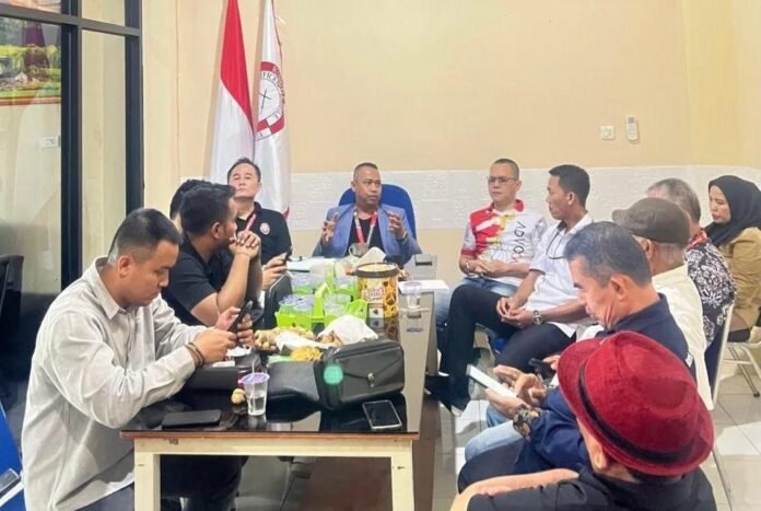 Ketua DPD KAI Lampung, Lukman Nur Hakim, memimpin rapat persiapan Ramadan yang membahas agenda buka puasa bersama, silaturahmi, dan konsultasi hukum gratis di kantor DPD KAI Lampung, Selasa (18/2/2024). (Foto:Dok.DPD KAI)
