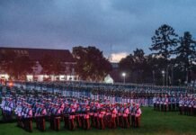 Megawati Soekarnoputri Titip Pesan untuk Presiden Prabowo di Parade Senja Akmil Magelang Presiden Prabowo Subianto memimpin parade senja di Akmil Magelang, didampingi Presiden ke-6 SBY dan Presiden ke-7 Jokowi, Kamis (27/2/2025). Foto: Istimewa