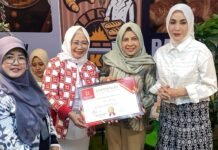 Yantie Rachim Resmikan Area Bermain Anak di Dev Bakery, Dukung Kota Ramah Anak Yantie Rachim meresmikan area bermain anak di Dev Bakery, mendukung Kota Bogor sebagai Kota Layak Anak dengan fasilitas bermain yang aman dan edukatif. Foto: Istimewa