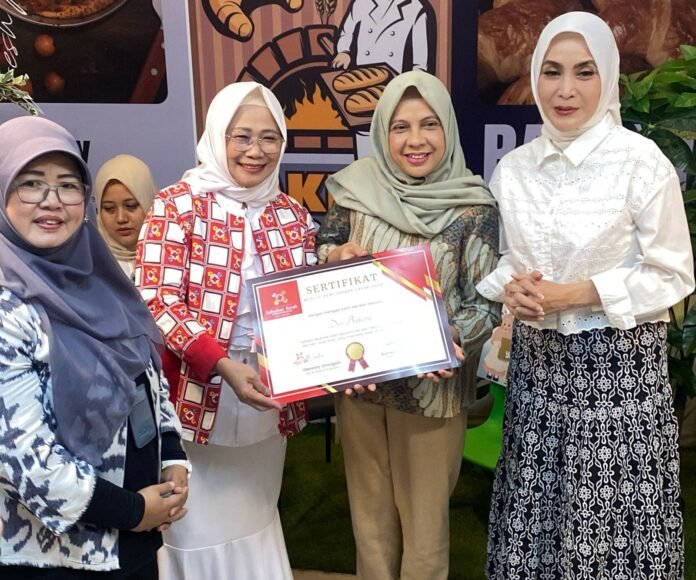 Yantie Rachim resmikan tempat bermain anak Yantie Rachim meresmikan area bermain anak di Dev Bakery, mendukung Kota Bogor sebagai Kota Layak Anak dengan fasilitas bermain yang aman dan edukatif. Foto: Istimewa