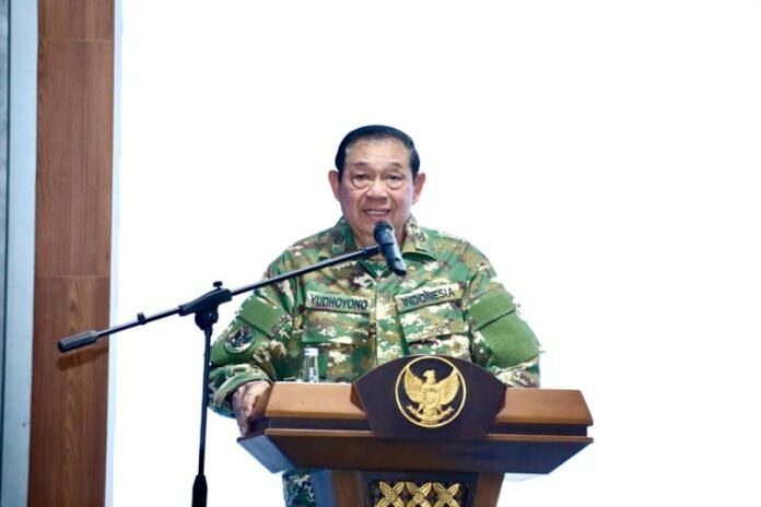 presiden_ke_6_ri_susilo_bambang_yudhoyono_sby Presiden ke-6 RI, Susilo Bambang Yudhoyono (SBY), memberikan arahan kepada kepala daerah dalam Retreat Kepala Daerah 2025 di Akmil Magelang, menekankan pentingnya sinergi antara pemerintah pusat dan daerah demi kemajuan Indonesia. Foto: Istimewa