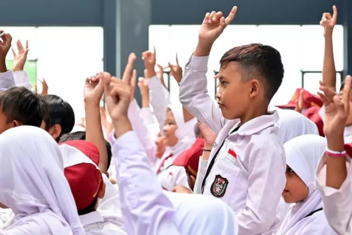 Pemotongan anggaran pendidikan menuai kritik! Pengamat khawatir dampaknya ke pembangunan sekolah dan kualitas pendidikan di Indonesia. (Foto: Ilustrasi anak sekolah SD)