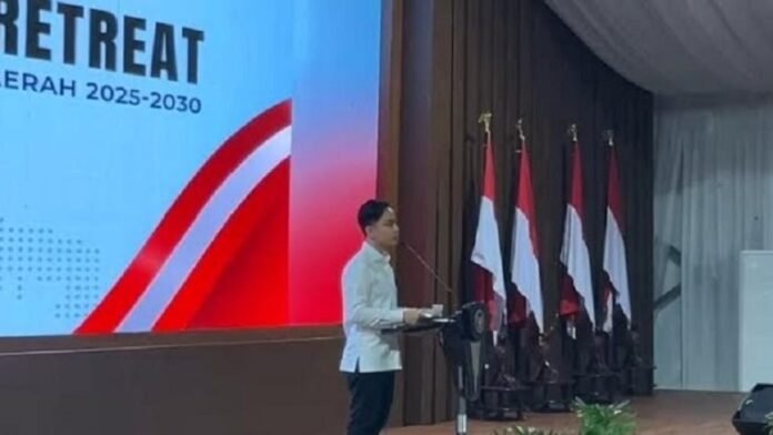 Wapres Gibran Rakabuming Raka saat memberikan arahan kepada kepala daerah dalam retreat di Akmil Magelang, menekankan pentingnya menjalankan program Presiden Prabowo, termasuk ketahanan pangan dan penanganan stunting. Foto: Istimewa