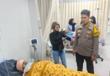 Kapolsek Gunung Putri Jenguk Korban Penganiayaan di RSUD Cibinong