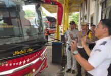 Polres Metro Depok Gelar Ramp Check dan Tes Kesehatan Sopir Bus untuk Mudik Aman