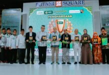 Dedie Terima Penghargaan BiiFest: Persembahan untuk Warga Kota Bogor Dedie A. Rachim menerima penghargaan Insan Cendekia Pemimpin Cendekia di BiiFest 2025, persembahan untuk seluruh warga Kota Bogor. Foto: Istimewa
