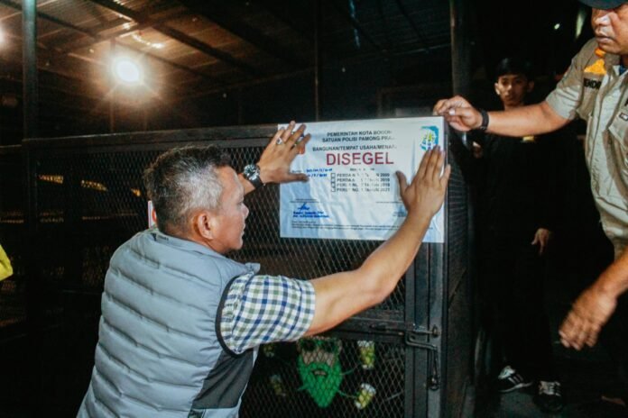 Suasana penyegelan THM di Bogor, sebagai bagian dari operasi ketertiban Ramadan. Foto: Istimewa
