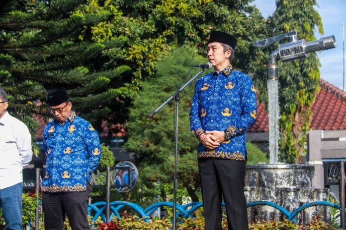 Jelang Lebaran, Wali Kota Bogor Dedie A. Rachim instruksikan Perumda Tirta Pakuan untuk menjaga kualitas layanan air bersih. Petugas di pos strategis diminta siaga penuh guna memastikan pasokan air tetap lancar selama Idul Fitri. Foto: Istimewa