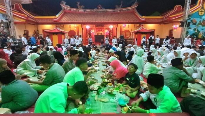Vihara Dhanagun Bogor Gelar Bukber Bersama Anak Yatim, Rayakan 10 Tahun Kebersamaan. Foto: Istimewa