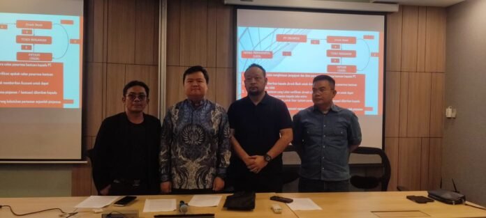 Kuasa hukum Yohanes Sugihtononugroho memberikan klarifikasi terkait laporan sepihak Jtrust Bank, menegaskan bahwa CROWDE telah memenuhi kewajibannya sesuai perjanjian kerja sama. Foto: Istimewa