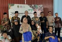 Semangat Berbagi Tetap Tinggi di Tengah Lesunya Ekonomi, Walikota Yogyakarta Apresiasi Warga Wali Kota Yogyakarta, Hasto Wardoyo, menghadiri acara 'Karangwaru Berbagi' dan mengapresiasi semangat gotong royong masyarakat dalam menyalurkan bantuan kepada warga kurang mampu. Foto: Istimewa