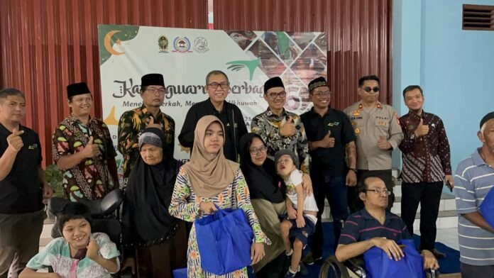 Wali Kota Yogyakarta, Hasto Wardoyo, menghadiri acara 'Karangwaru Berbagi' dan mengapresiasi semangat gotong royong masyarakat dalam menyalurkan bantuan kepada warga kurang mampu. Foto: Istimewa