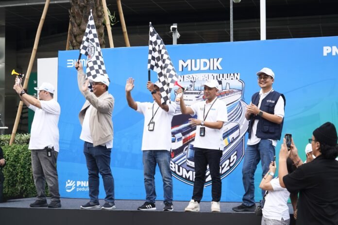 Ratusan pemudik diberangkatkan dalam program Mudik Bersama BUMN 2025 yang difasilitasi oleh PNM, memastikan perjalanan aman dan nyaman bagi masyarakat. Foto: Istimewa