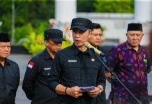 Bogor Perangi Premanisme: Dedie Rachim Bentuk Satgas untuk Keamanan Kota Wali Kota Bogor, Dedie A. Rachim, memimpin apel pencanangan Satgas Pemberantasan Premanisme di Tugu Kujang, didampingi Forkopimda dan aparat keamanan untuk memastikan ketertiban serta kenyamanan masyarakat. Foto: Istimewa
