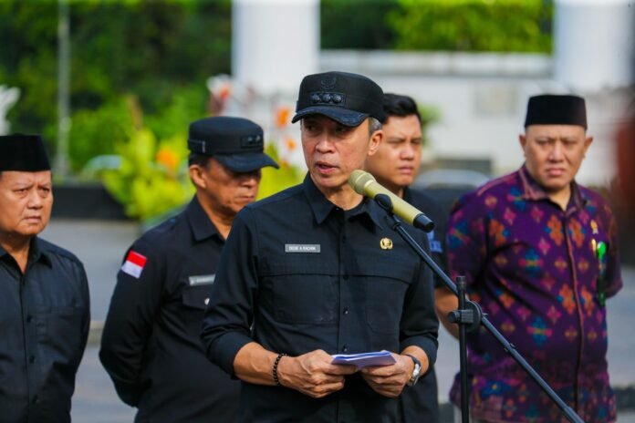 Wali Kota Bogor, Dedie A. Rachim, memimpin apel pencanangan Satgas Pemberantasan Premanisme di Tugu Kujang, didampingi Forkopimda dan aparat keamanan untuk memastikan ketertiban serta kenyamanan masyarakat. Foto: Istimewa