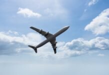 Pesaing Baru di Langit! Indonesia Airlines Hadir dengan Layanan Penerbangan Mewah Indonesia Airlines resmi meluncur! Maskapai baru ini menawarkan layanan premium dengan standar global, menggabungkan kemewahan jet pribadi dan kenyamanan penerbangan komersial. Foto: Ilustrasi/ Freepik