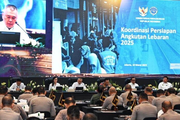 Suasana rapat lintas sektoral membahas kesiapan transportasi, pengamanan, dan infrastruktur dalam menghadapi arus mudik Lebaran 2025. Foto: kemenhub.go.id