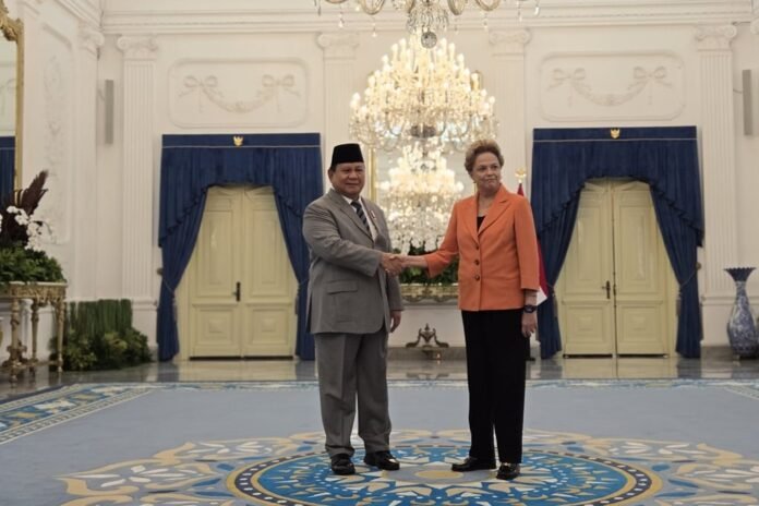 Presiden Prabowo Subianto bertemu dengan Presiden NDB Dilma Rousseff di Istana Merdeka, Jakarta, membahas keanggotaan Indonesia dalam New Development Bank (NDB). Foto: Istimewa