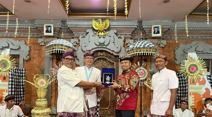 Wali Kota Depok Hadiri Gelar Seni dan Budaya Hindu, Dukung Pawai Ogoh-ogoh Jadi Agenda Kota Wali Kota Depok Supian Suri menghadiri perayaan Hari Jadi ke-27 Pura Tribhuana Agung sekaligus menyambut Hari Raya Nyepi Tahun Baru Saka 1947. Foto: Istimewa