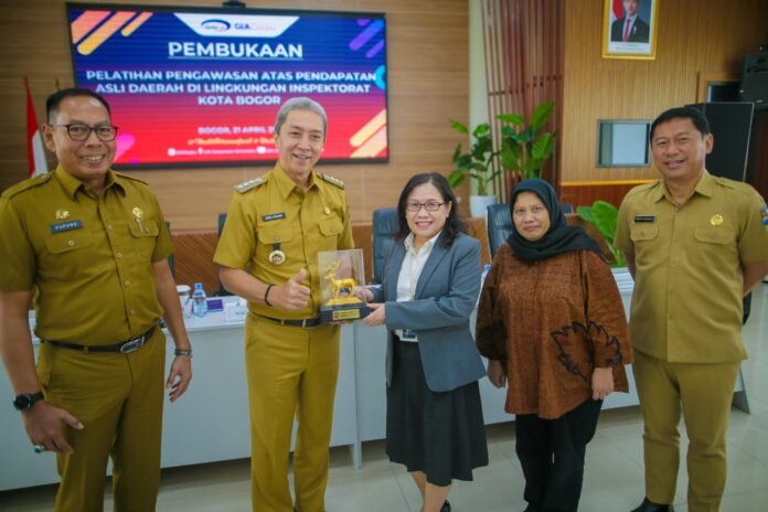 Wali Kota Bogor Dedie A. Rachim memberikan arahan dalam pembukaan pelatihan pengawasan atas PAD bagi 37 APIP Inspektorat Kota Bogor di Pusdiklatwas BPKP, Ciawi, Senin (21/4/2025). Foto: Istimewa