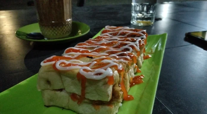 Warung Dongko: Kuliner Sehat dan Terjangkau di Pelataran Lapangan Bulu Tangkis Sawojajar Bogor Nikmati hidangan sehat yang lezat tanpa khawatir merogoh kocek dalam-dalam di Warung Dongko! Foto: harnas.id