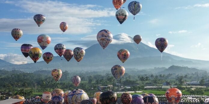 newsCover_2025_4_4_1743749960686-avzw4 Tradisi menerbangkan balon udara di momen Lebaran tetap lestari, namun perlu dilakukan sesuai aturan agar tak mengganggu lalu lintas udara.