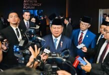 Presiden Prabowo Tegaskan Evakuasi Warga Gaza Bukan Relokasi, Tapi Murni Bantuan Kemanusiaan Presiden Prabowo Subianto menegaskan bahwa rencana evakuasi 1.000 warga Gaza ke Indonesia bukanlah upaya relokasi penduduk Palestina. Foto: Sekretariat Presiden
