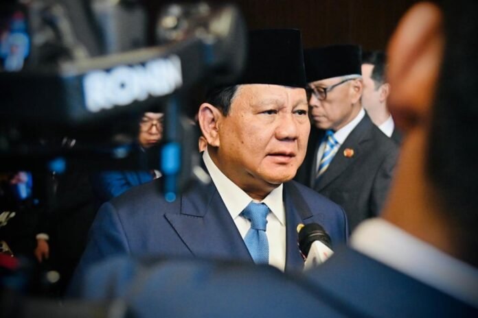 Presiden Prabowo Subianto saat menyampaikan pernyataan terkait perang dagang Amerika Serikat dan China di Antalya, Turki. Prabowo menegaskan posisi netral Indonesia dan kesiapan menjadi jembatan perdamaian antara kedua negara. Foto: Sekretariat Presiden