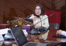 Menteri PANRB Terapkan Sistem Kerja Fleksibel ASN untuk Antisipasi Arus Balik Lebaran Kementerian PANRB resmi berlakukan Flexible Working Arrangement bagi ASN selama periode arus balik Lebaran. Foto: PANRB