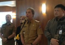 Dedie Rachim Tekankan Pentingnya Keluarga Sebagai Pondasi Integritas Wali Kota Bogor Dedie A. Rachim menegaskan pentingnya keluarga sebagai pondasi utama dalam membentuk integritas ASN. Hal ini disampaikannya dalam Bimtek Keluarga Berintegritas bersama KPK di Kota Bogor. Foto: Harnas.id