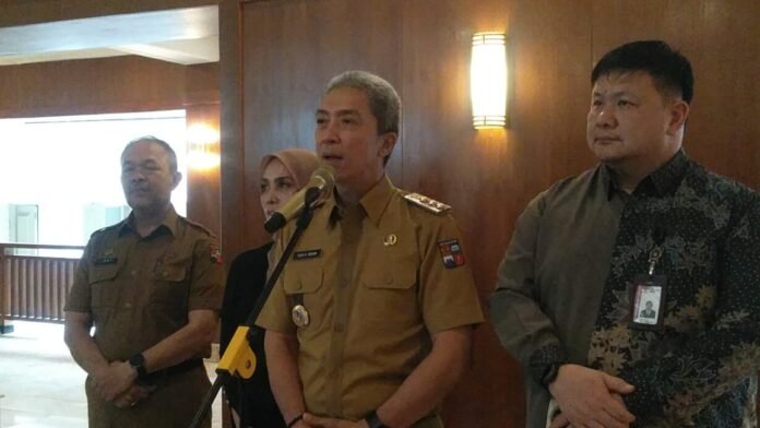 Pemkot Bogor Wali Kota Bogor Dedie A. Rachim menegaskan pentingnya keluarga sebagai pondasi utama dalam membentuk integritas ASN. Hal ini disampaikannya dalam Bimtek Keluarga Berintegritas bersama KPK di Kota Bogor. Foto: Harnas.id