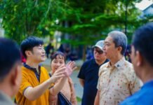 Tak Lagi Diteror Pengamen, Turis Jepang Puji Wajah Baru Kota Bogor Wali Kota Bogor Dedie A. Rachim menjamu Ogata dan istrinya di Balai Kota usai berkeliling kota, menandai perubahan wajah baru Bogor yang lebih ramah wisatawan. Foto: Pemkot Bogor