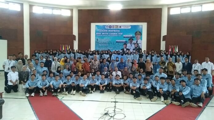 Para mahasiswa SV IPB University antusias mengikuti kuliah umum bertema “Galeri Inspirasi: Rise with Character” yang digelar SEAMEO Biotrop bersama Pemkot Bogor. Foto: Harnas.id/ Hadi