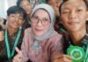 SMP Yapis Bogor Luluskan 48 Siswa: Hafizh Qur’an dan Harapan Masa Depan Gemilang Kepala SMP Yapis, Dian Hestiningsih berfoto bersama siswa lulusan tahun 2025. Foto: Harnas.id/ Istimewa