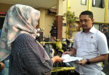 Polisi Bongkar Sindikat Curanmor Lintas Daerah, 53 Motor Curian Diamankan Sejak 2017 Kasat Reskrim Polresta Bogor Kota AKP Aji Riznaldi menunjukkan puluhan motor curian yang berhasil diamankan dari sindikat curanmor lintas daerah, Selasa (11/6/2025). Foto: Harnas.id/ Hadi