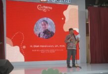 CERITOPIA Hidupkan Imajinasi Anak Lewat Dongeng dan Budaya Lokal di Botani Square Bogor Kepala Bidang Kebudayaan Disbudpar Kota Bogor, Dian Herdiawan, memberikan sambutan pada pembukaan acara CERITOPIA di Botani Square, Jumat (13/6/2025). Foto: Harnas.id