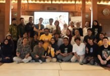 Film “Seribu Bayang Purnama” Siap Tayang 3 Juli 2025, Angkat Isu Sosial dan Kehidupan Petani Indonesia Sutradara Yahdi Jamhur dan para pemeran utama film Seribu Bayang Purnama saat sesi promosi jelang penayangan perdana, membawa pesan penting tentang nasib petani dan ketahanan pangan Indonesia. Foto: Istimewa