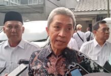 Dedie A. Rachim Laporkan Capaian 100 Hari Kerja: Fokus Koperasi, Sekolah Rakyat, dan Program Gizi Gratis Wali Kota Bogor Dedie A. Rachim menyampaikan capaian 100 hari kerja dalam acara syukuran Sekretariat baru DPC Partai Gerindra Kota Bogor, Jumat (20/6/2025). Foto: harnas.id/ Hadi
